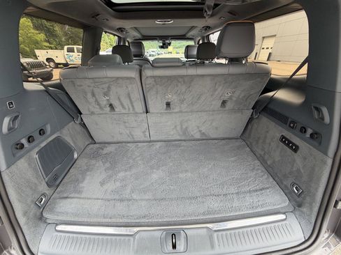 Used 2023 Jeep Grand Wagoneer Series III AWD/4WD image 19