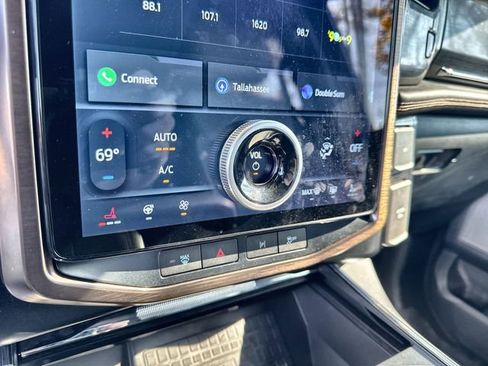 Used 2022 Ford F150 Lightning Lariat image 27