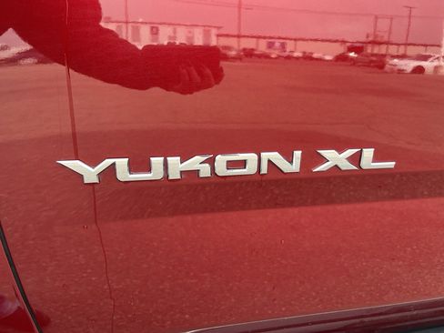 Used 2020 GMC Yukon XL SLT w/ Open Road Package image 39