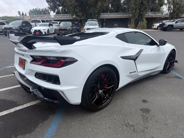 Used 2023 Chevrolet Corvette Z06 w/ Z07 Performance Package RWD image 7