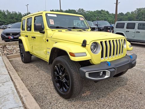 Used 2023 Jeep Wrangler Unlimited Sahara w/ Cold Weather Group AWD/4WD image 3