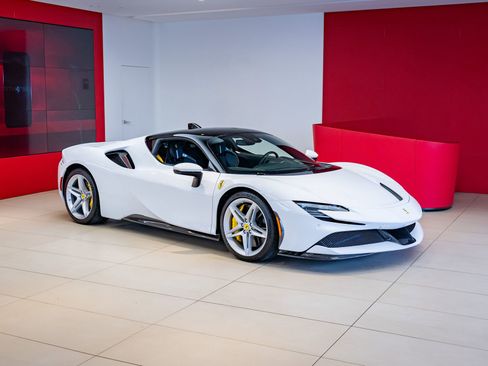 Used 2022 Ferrari SF90 Stradale AWD/4WD image 1