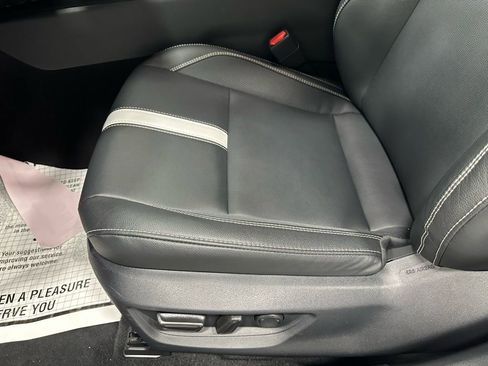 Used 2025 Toyota Camry SE image 13