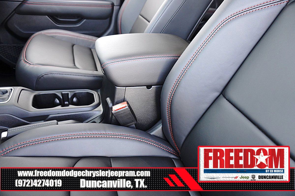 Used 2026 Jeep Wrangler Unlimited Rubicon AWD/4WD image 37