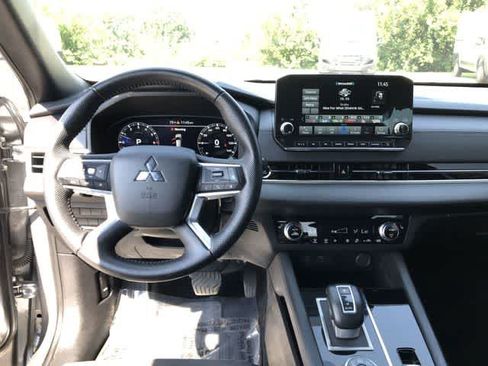Used 2023 Mitsubishi Outlander SE Black Edition AWD/4WD image 13