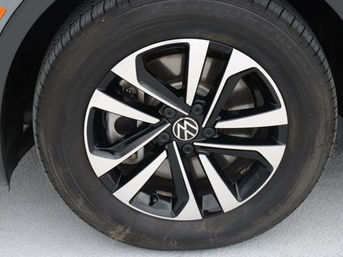 Used 2024 Volkswagen Tiguan S FWD image 9