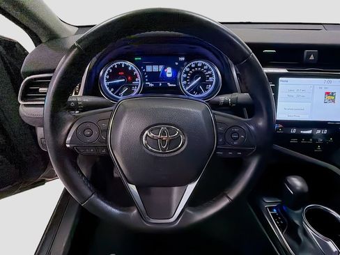 Used 2020 Toyota Camry XLE FWD image 11