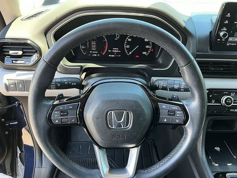 Used 2023 Honda Pilot Touring image 14