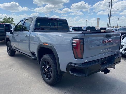 Used 2024 GMC Sierra 2500 AT4 w/ AT4 Premium Plus Package AWD/4WD image 3
