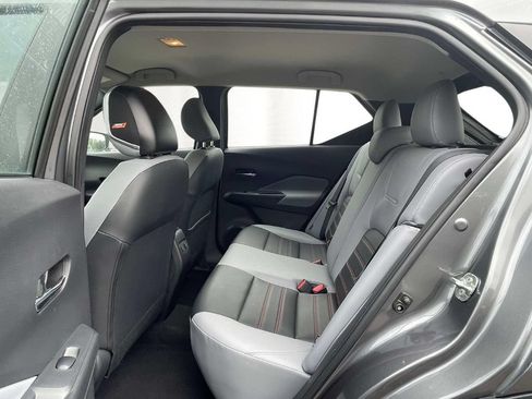 Used 2023 Nissan Kicks SR w/ SR Premium Package FWD image 11