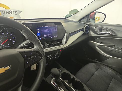 Certified 2024 Chevrolet Trax LS w/ LS Convenience Package FWD image 23