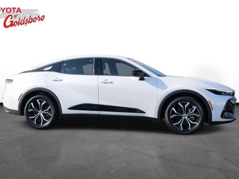 Used 2026 Toyota Crown XLE image 5