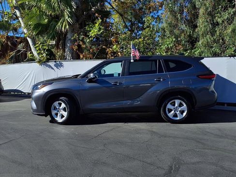 Certified 2023 Toyota Highlander LE image 3