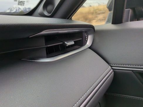 Used 2023 Toyota Venza Limited image 20