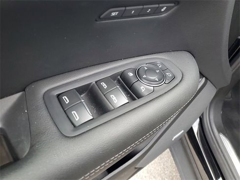 Used 2025 Cadillac XT5 Premium Luxury image 9