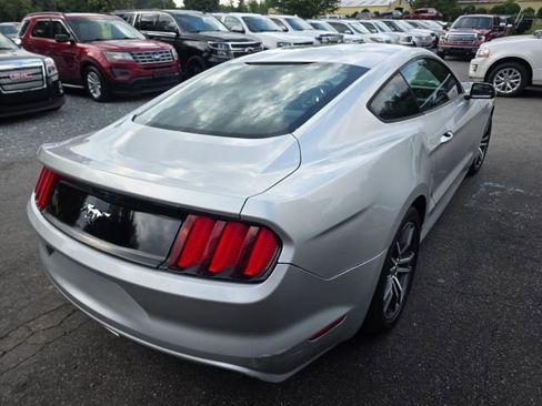 Used 2016 Ford Mustang Coupe RWD image 5