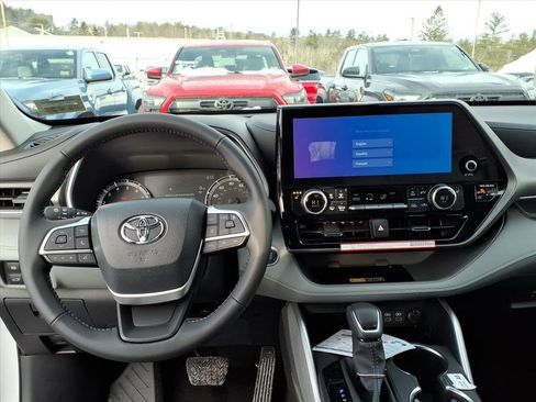 New 2026 Toyota Highlander XLE image 8