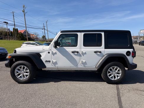 Used 2023 Jeep Wrangler Unlimited Sport AWD/4WD image 3