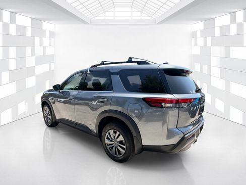 Certified 2025 Nissan Pathfinder SV w/ SV Premium Package FWD image 5