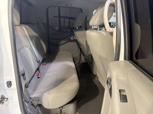 Used 2015 Nissan Frontier SV RWD image 11