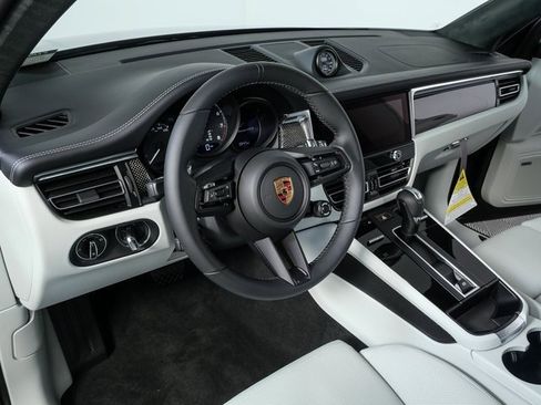 New 2026 Porsche Macan GTS image 4