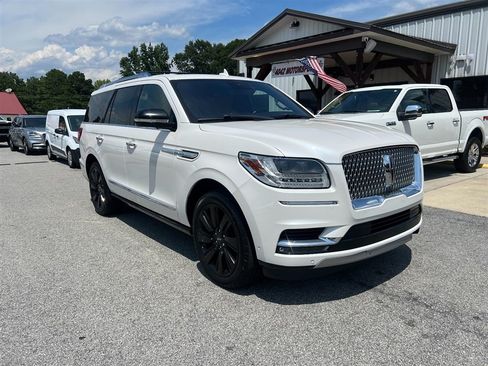 Used 2018 Lincoln Navigator Reserve w/ Technology Package AWD/4WD image 2