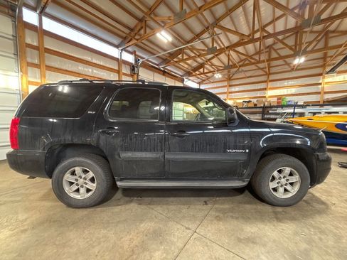 Used 2007 GMC Yukon SLT w/ SLT Preferred Equipment Group image 7
