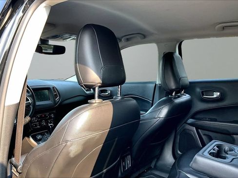 Used 2019 Jeep Compass Latitude w/ Popular Equipment Group AWD/4WD image 18