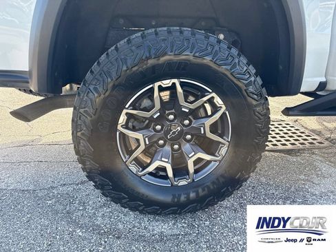 Used 2024 Chevrolet Colorado ZR2 w/ Technology Package AWD/4WD image 13