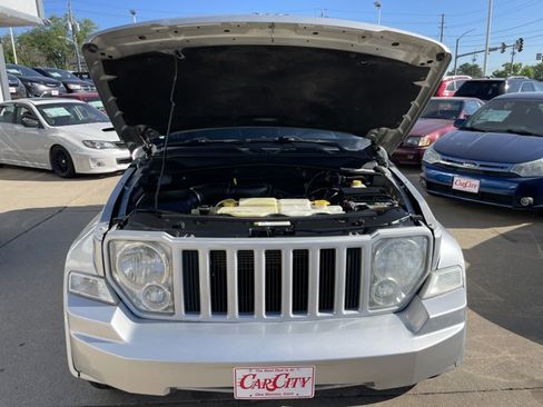 Used 2012 Jeep Liberty Sport AWD/4WD image 7