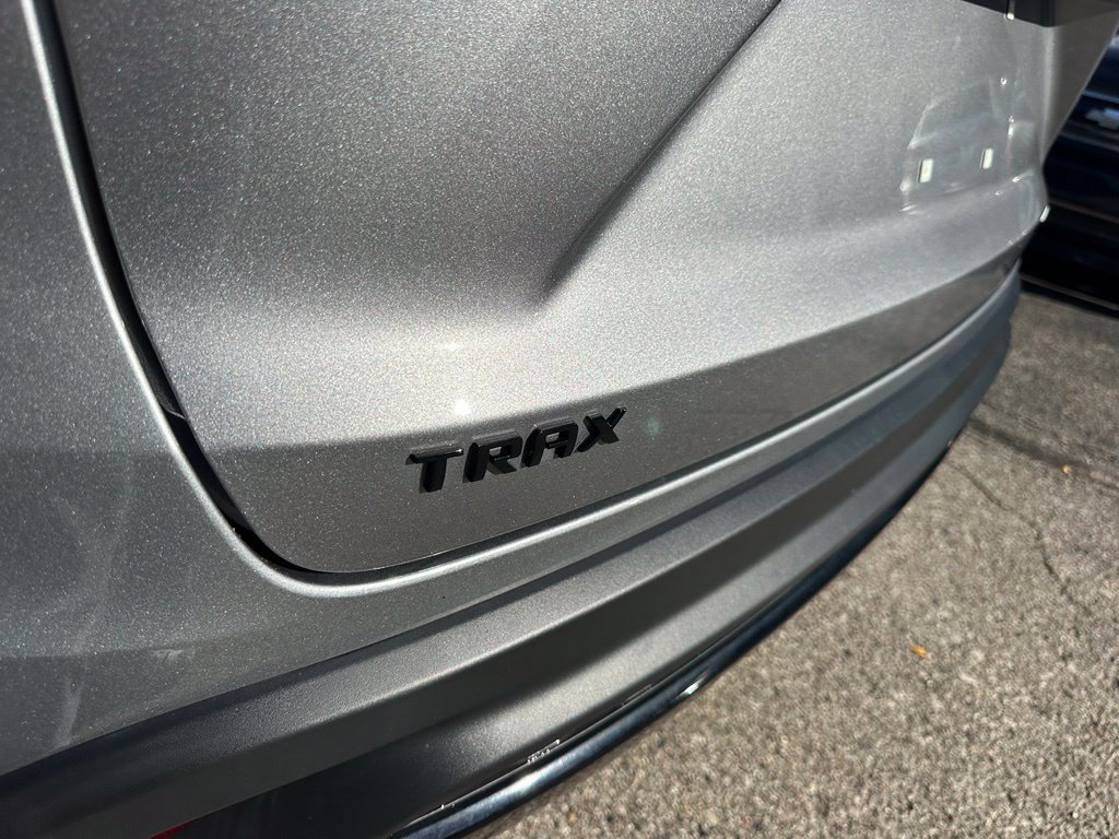Used 2024 Chevrolet Trax RS w/ Sunroof Package FWD image 26