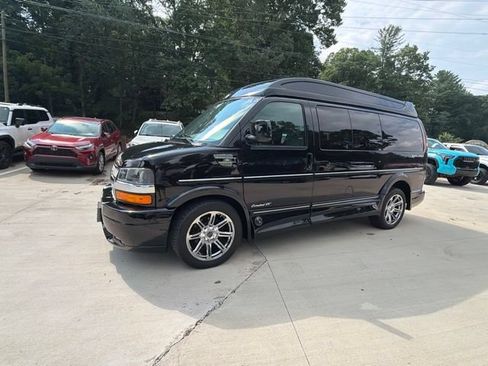 Used 2015 Chevrolet Express 2500 RWD image 17