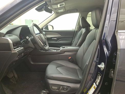 Used 2024 Toyota Grand Highlander XLE image 11