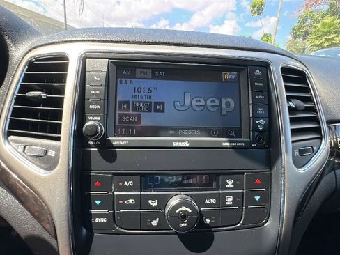 Used 2012 Jeep Grand Cherokee Laredo AWD/4WD image 37