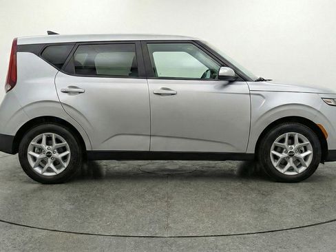 Used 2025 Kia Soul LX w/ LX Technology Package FWD image 11