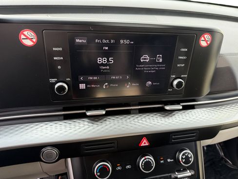 Used 2024 Kia Carnival LX image 12