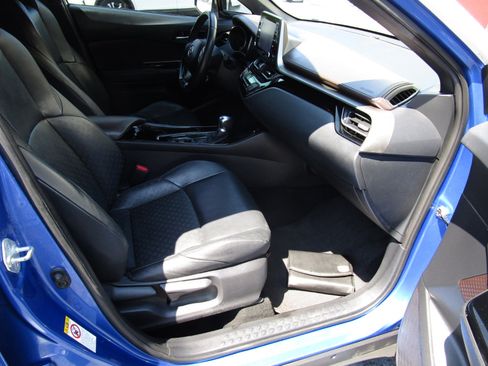 Used 2019 Toyota C-HR Limited image 28