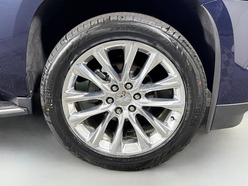 Used 2019 Cadillac Escalade Luxury RWD image 32