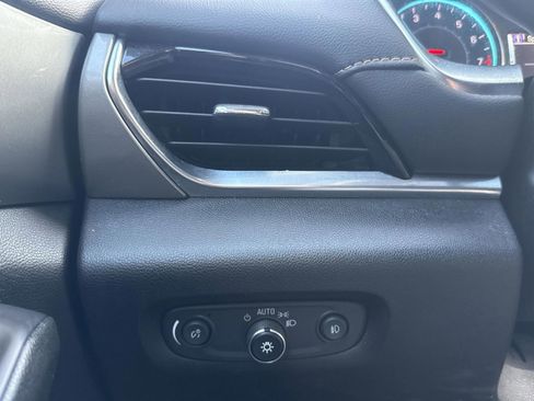 Used 2019 Chevrolet Traverse LT w/ LT Premium Package image 24