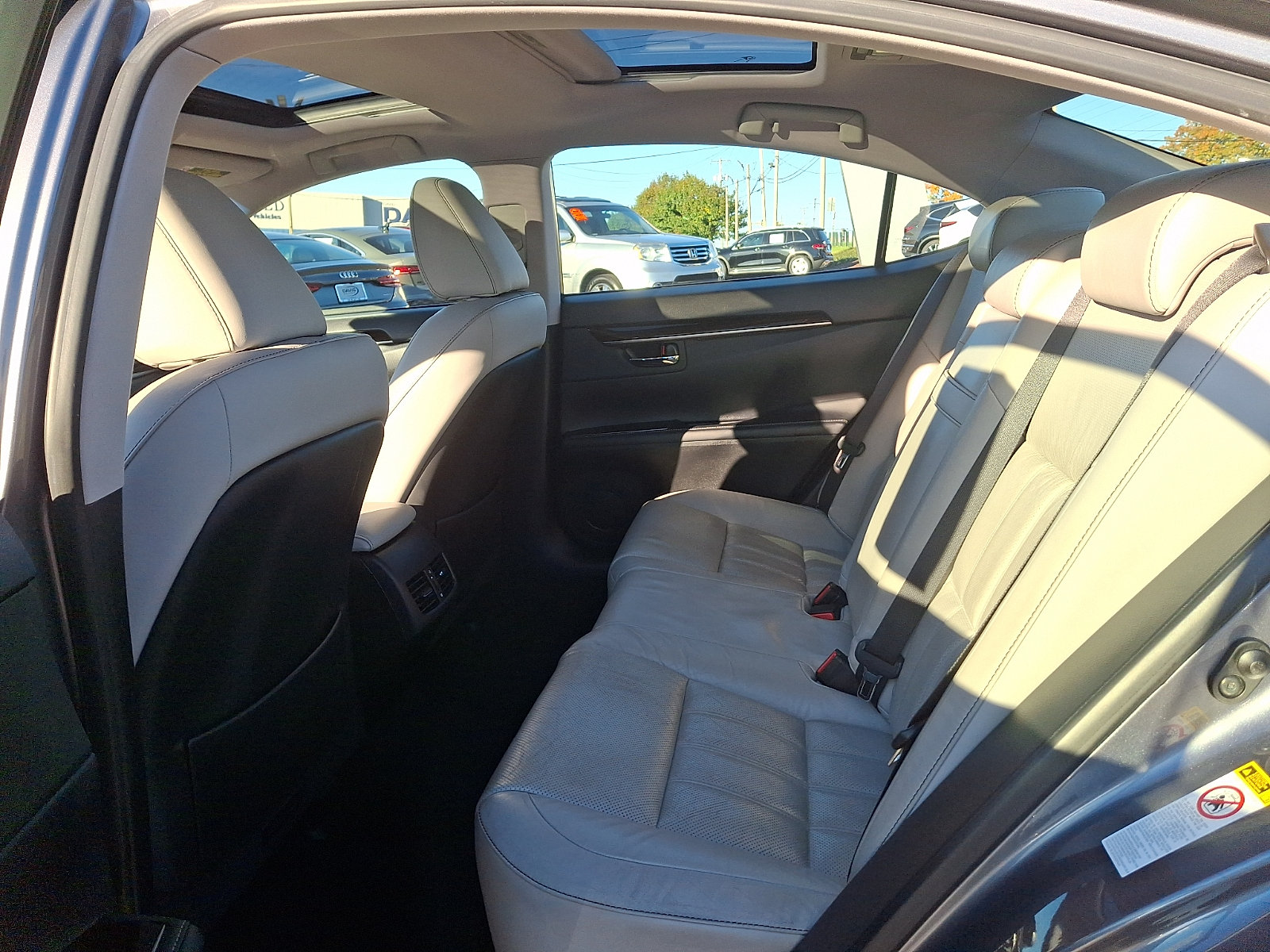 Used 2016 Lexus ES 350 w/ Luxury Package w/Wood Trim FWD image 10