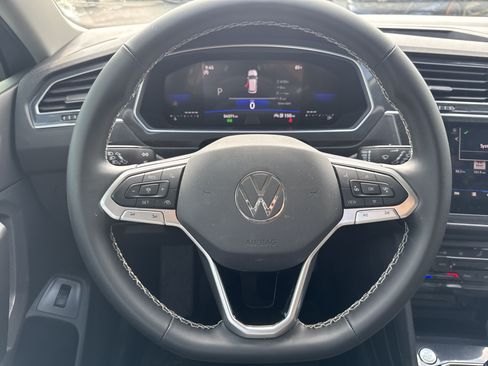 Used 2024 Volkswagen Tiguan SE FWD image 12