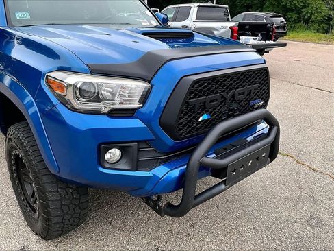 Used 2017 Toyota Tacoma TRD Sport w/ Tow Package (A/T) AWD/4WD image 8