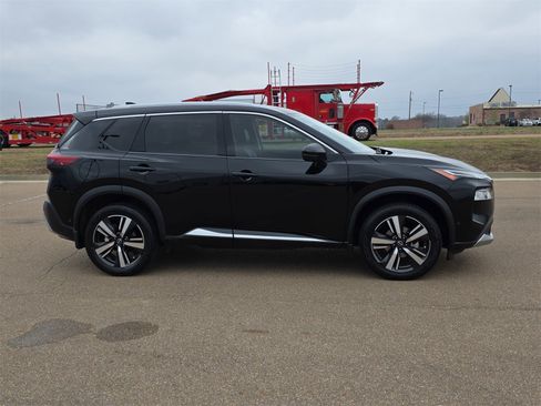 Used 2022 Nissan Rogue Platinum w/ Head-Up Display Package image 9