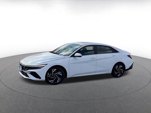 Used 2025 Hyundai Elantra SEL FWD image 8