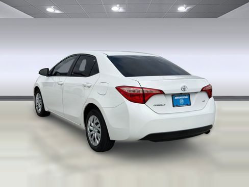 Used 2018 Toyota Corolla LE FWD image 3