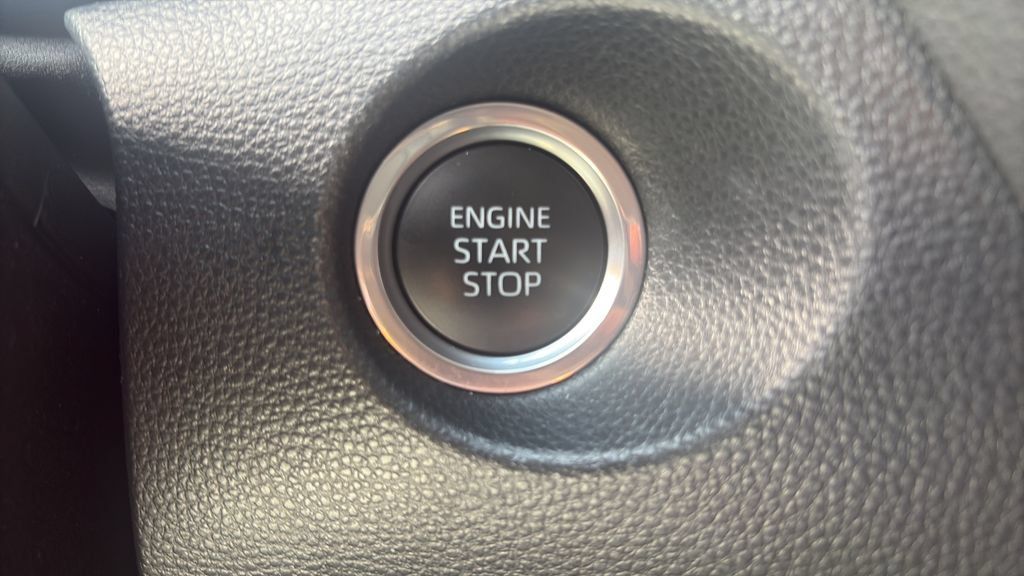 Used 2023 Toyota Corolla Cross XLE w/ Convenience Package FWD image 27