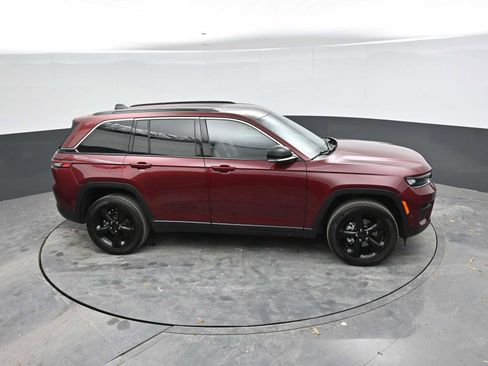 Used 2022 Jeep Grand Cherokee Altitude AWD/4WD image 38