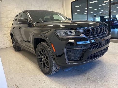New 2026 Jeep Grand Cherokee Altitude AWD/4WD image 7