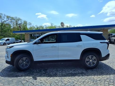 Used 2025 Chevrolet Traverse LT AWD/4WD image 12