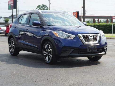 Used 2019 Nissan Kicks SV FWD image 3